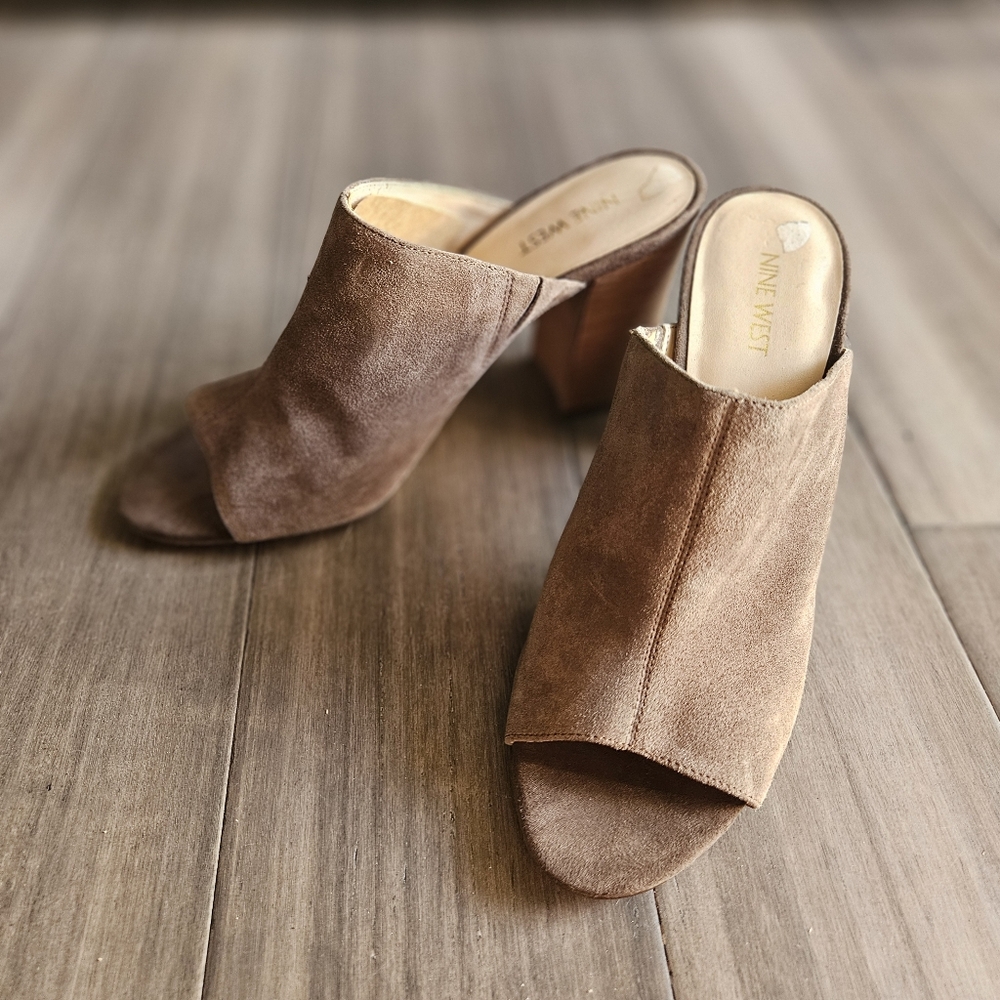NINE WEST Suede Peep Toe Mules / Size 10